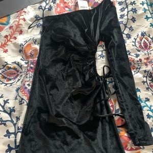 Black Forever 21 mini dress with a side opening that is adjustable